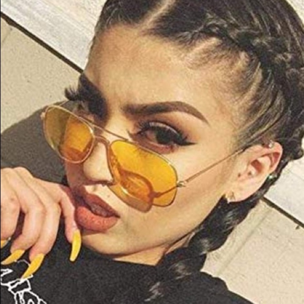 ✨VENICE GURL YELLOW WOMAN’S SUNGLASSES *NWT*